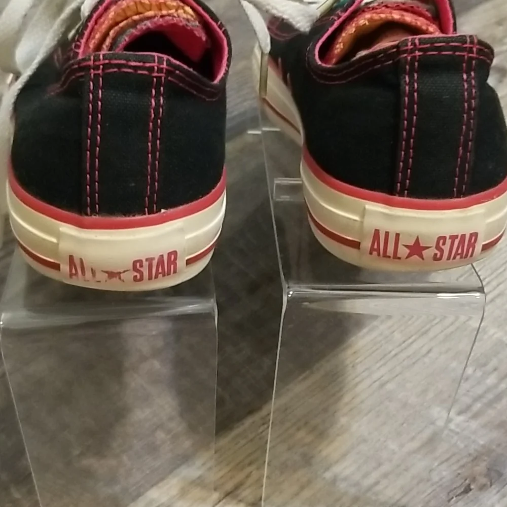 Converse different color